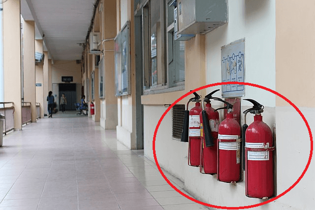 Bình cứu hỏa CO2 được trang bị ở trường học